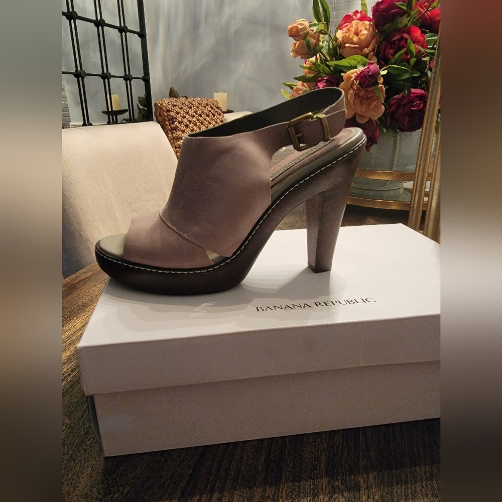 Banana Republic heels size 10